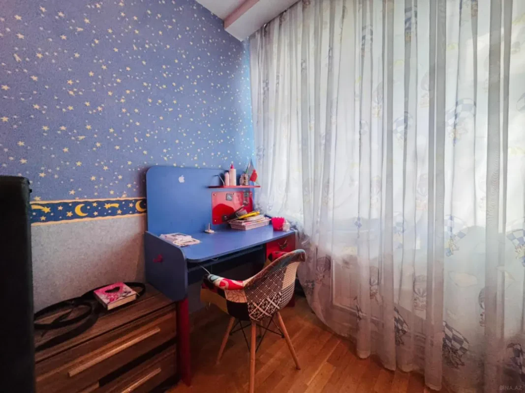 Satılır 3 otaqlı mənzil 130 m²