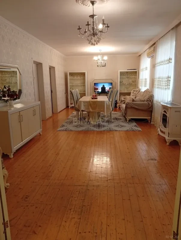 Satılır 6 otaqlı həyət evi 270 m²