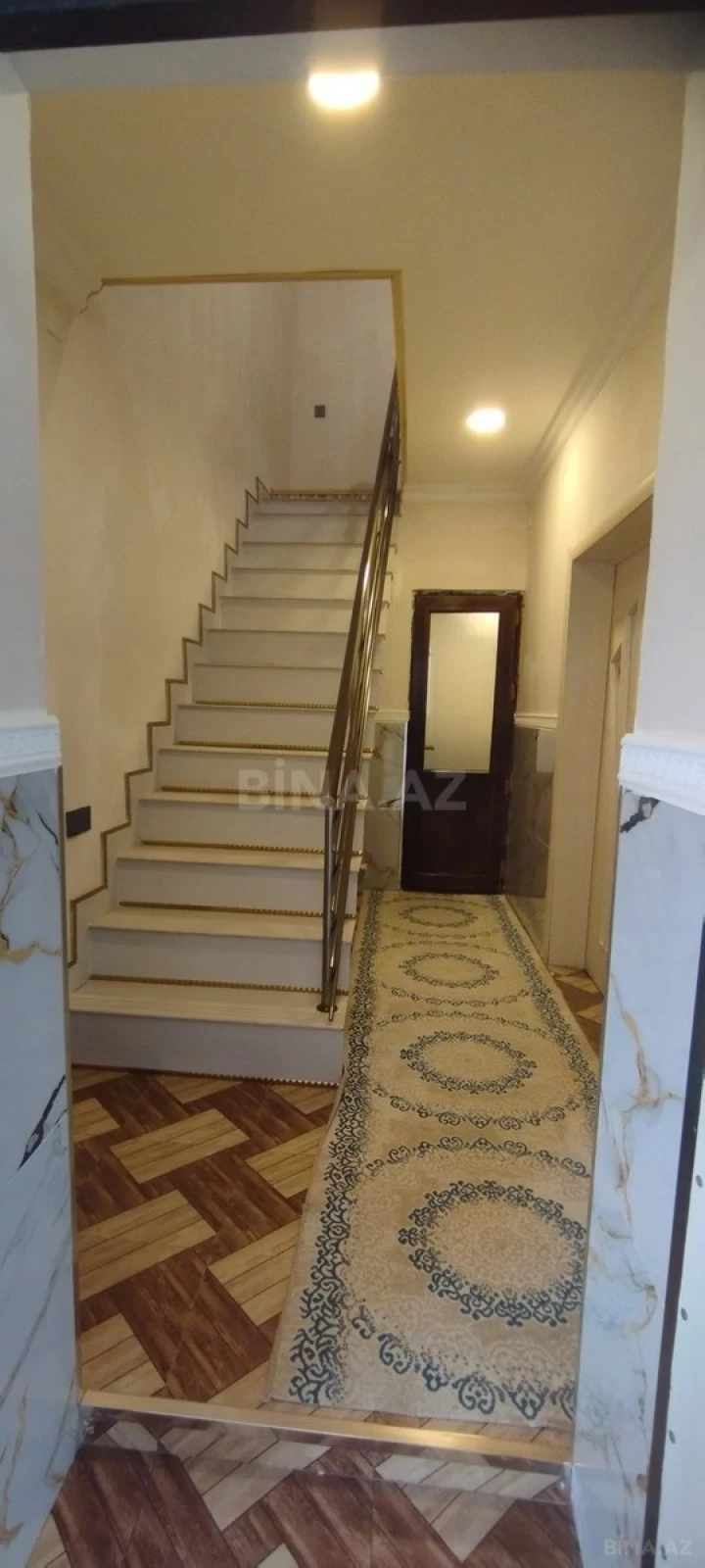 Satılır 6 otaqlı həyət evi 270 m²