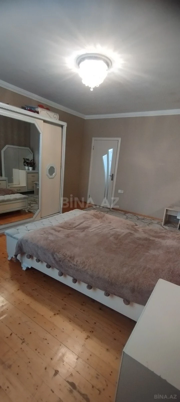 Satılır 6 otaqlı həyət evi 270 m²