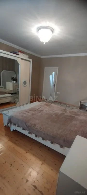 Satılır 6 otaqlı həyət evi 270 m²