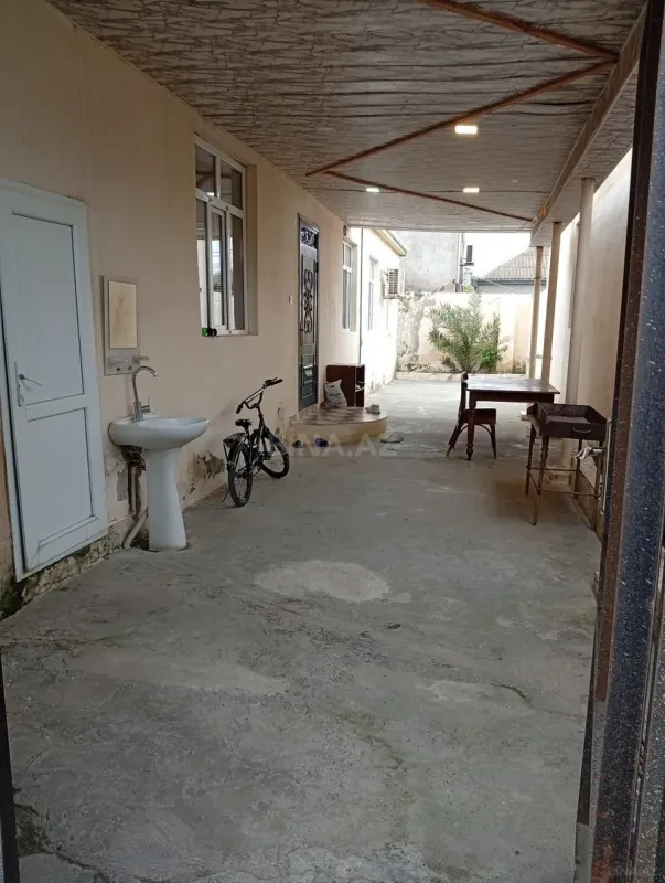 Satılır 6 otaqlı həyət evi 270 m²
