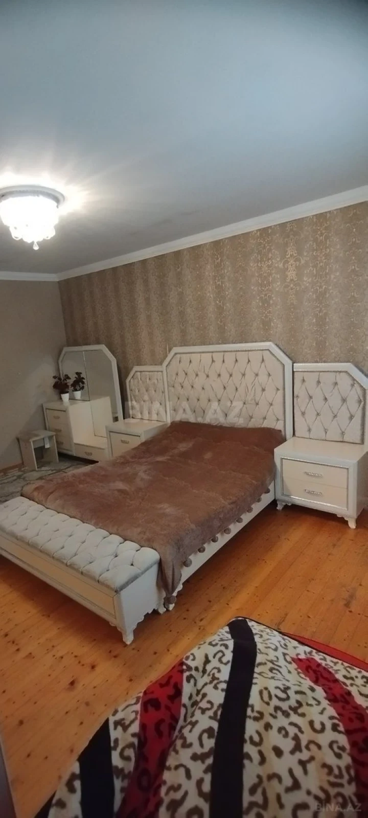Satılır 6 otaqlı həyət evi 270 m²