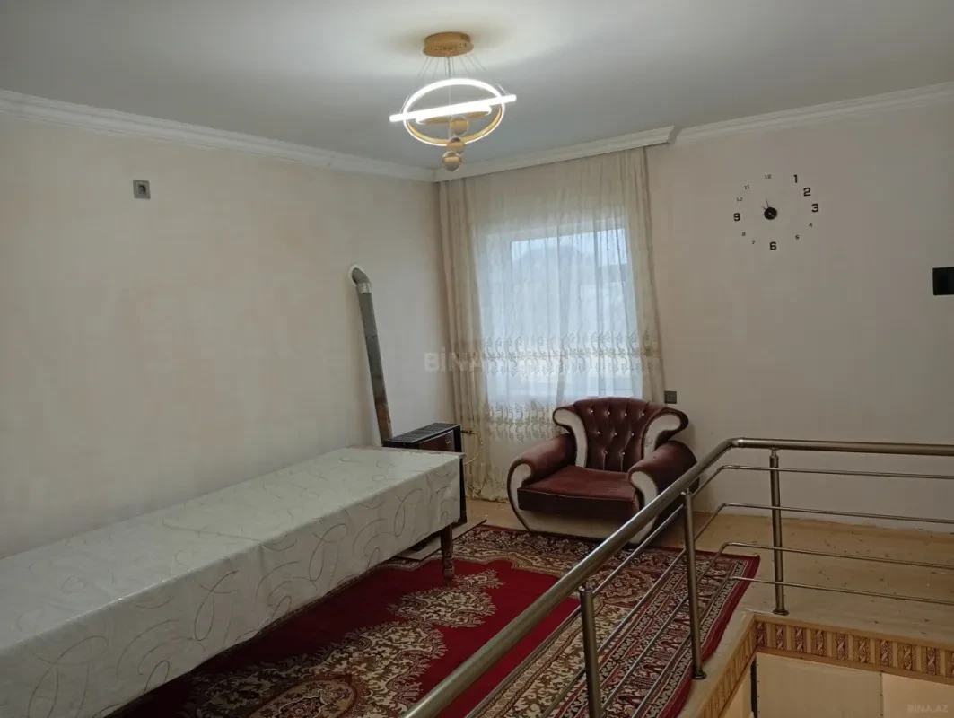 Satılır 6 otaqlı həyət evi 270 m²