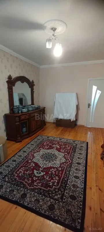 Satılır 6 otaqlı həyət evi 270 m²