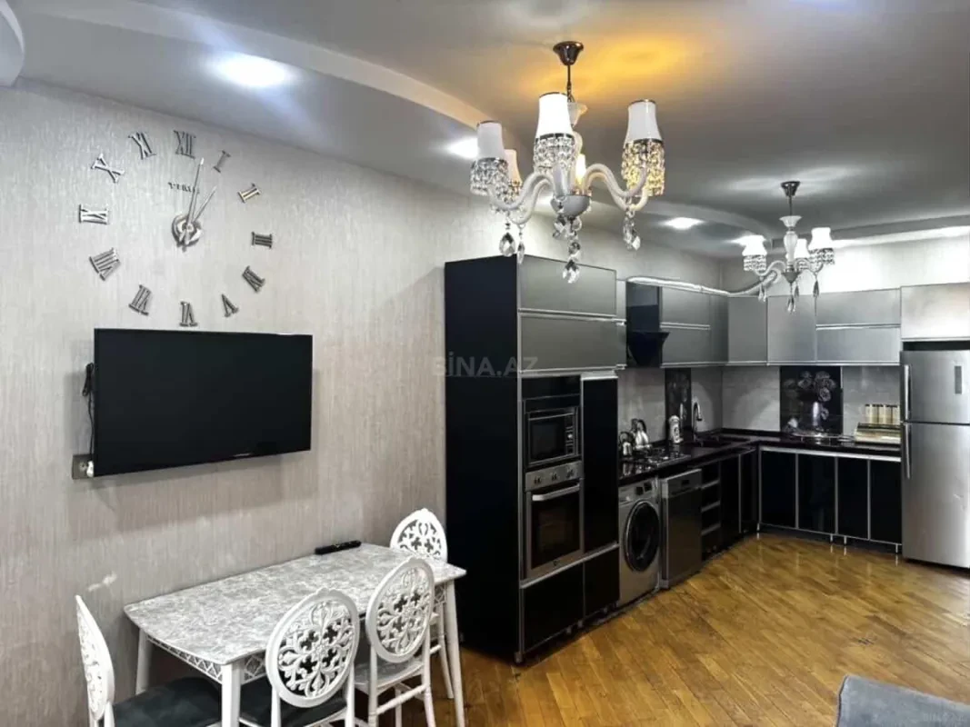 Satılır 4 otaqlı mənzil 150 m²