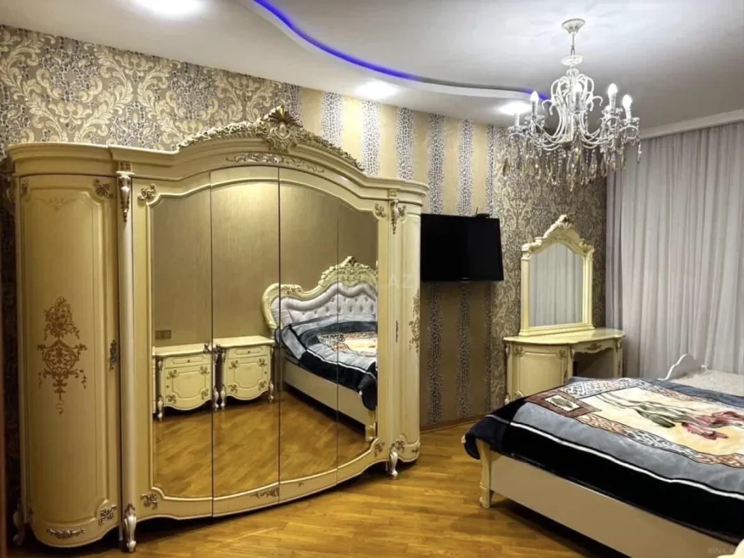 Satılır 4 otaqlı mənzil 150 m²