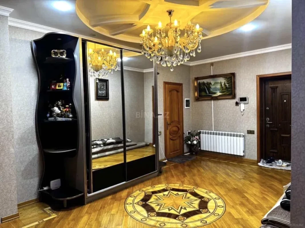 Satılır 4 otaqlı mənzil 150 m²