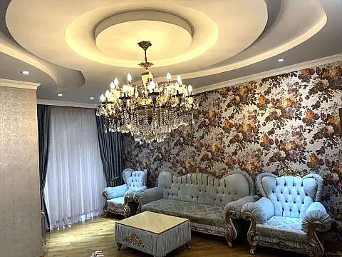 Satılır 4 otaqlı mənzil 150 m²