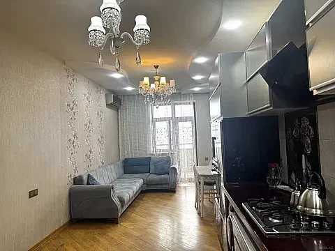 Satılır 4 otaqlı mənzil 150 m²