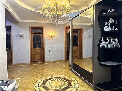 Satılır 4 otaqlı mənzil 150 m²