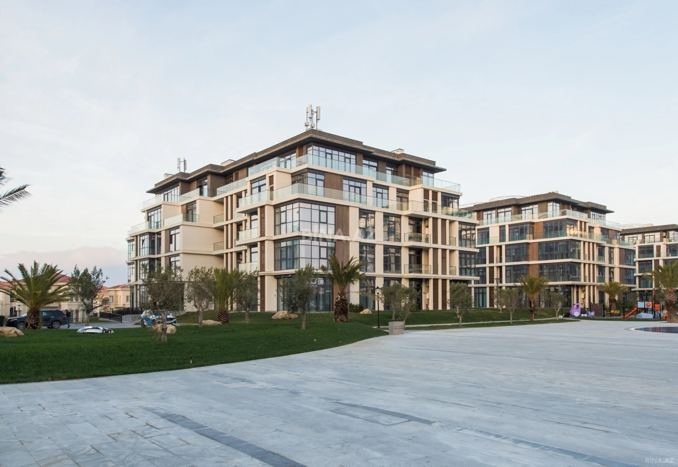Satılır 2 otaqlı mənzil 102 m²