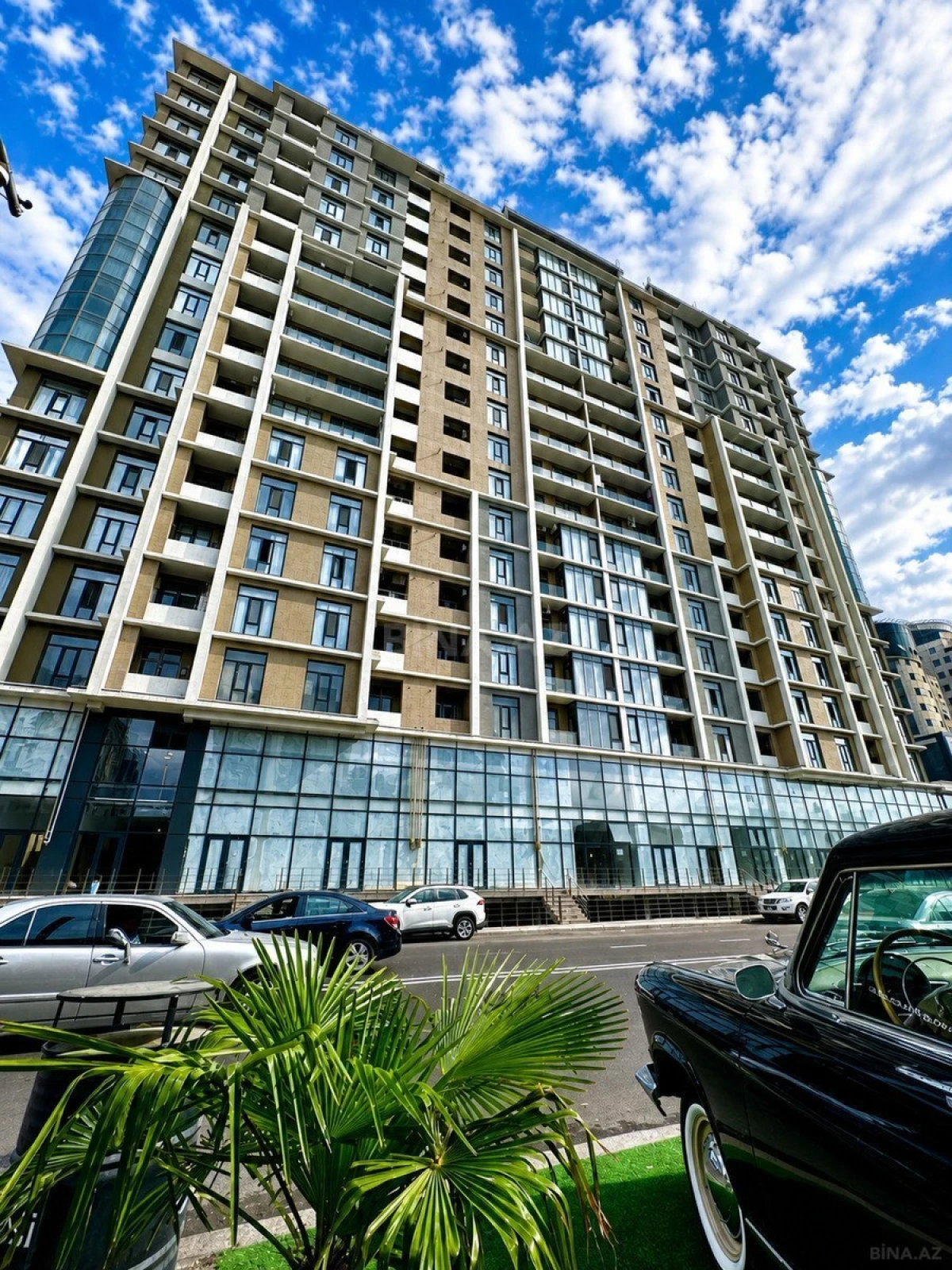 Satılır 2 otaqlı mənzil 83 m²