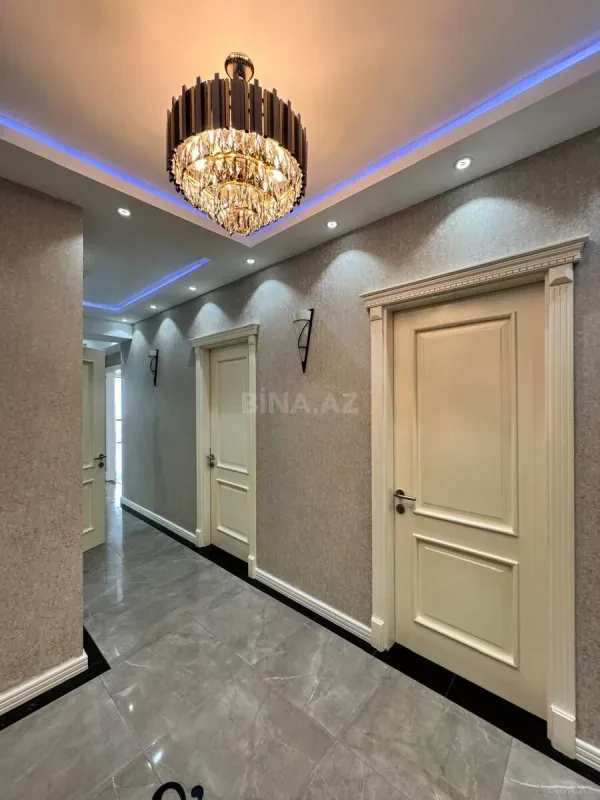 Satılır 3 otaqlı mənzil 146 m²