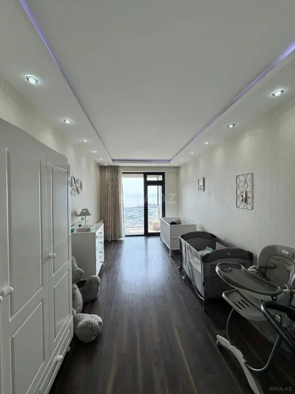 Satılır 3 otaqlı mənzil 146 m²