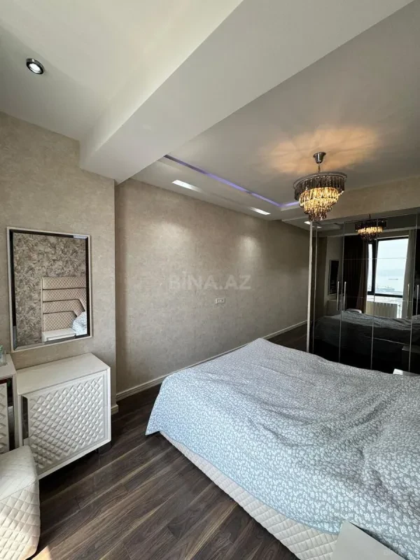 Satılır 3 otaqlı mənzil 146 m²