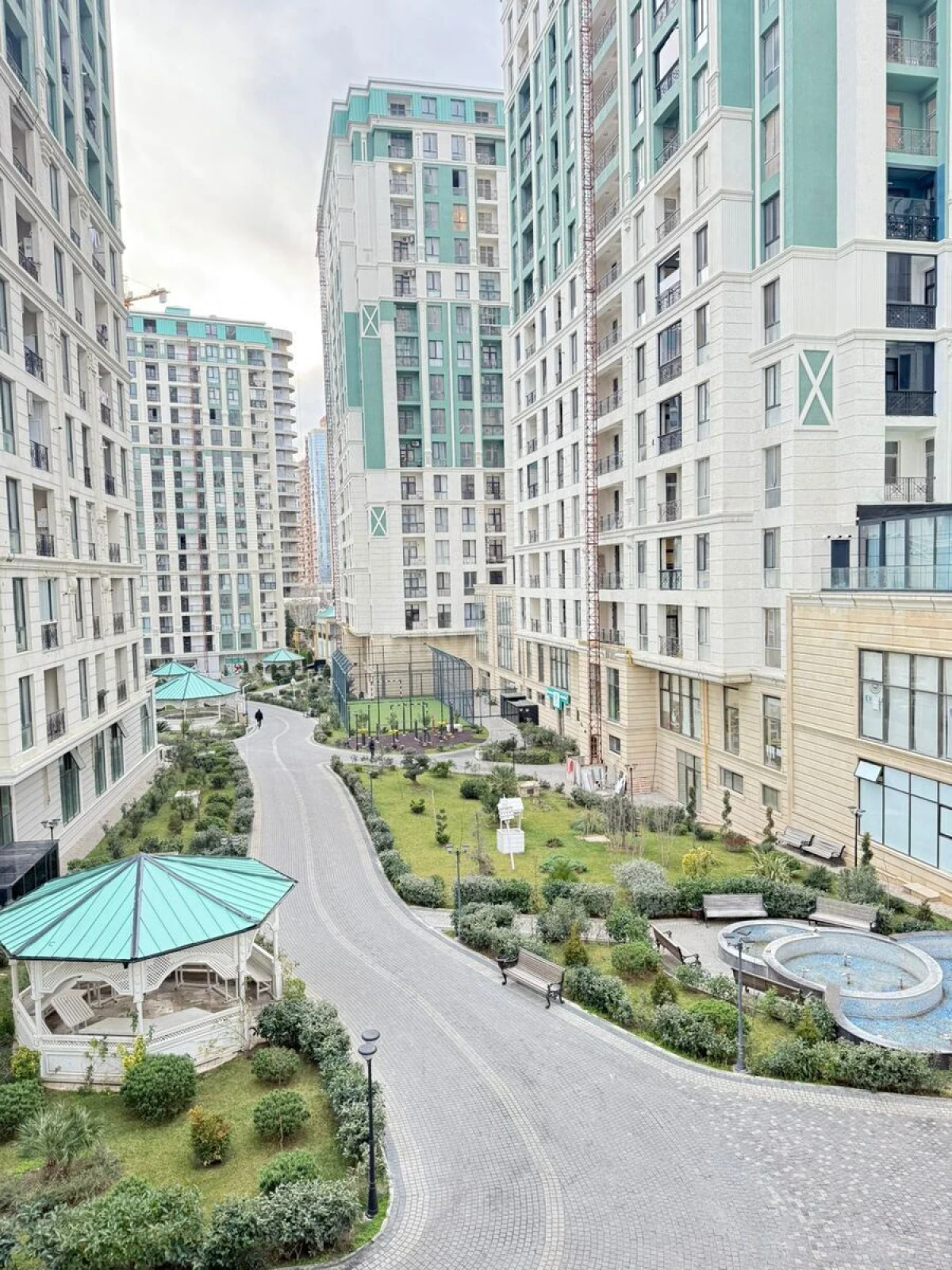 Satılır 3 otaqlı mənzil 139.5 m²