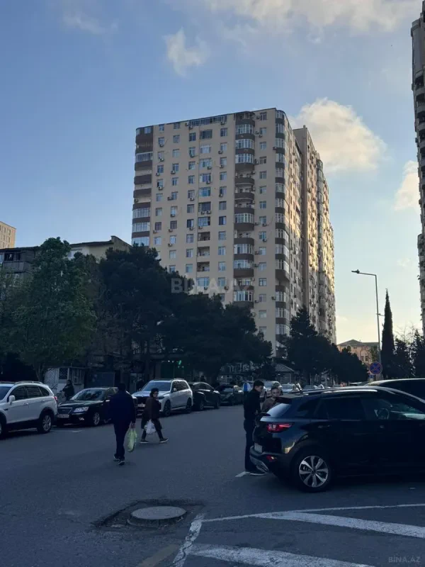 Satılır 4 otaqlı mənzil 160 m²