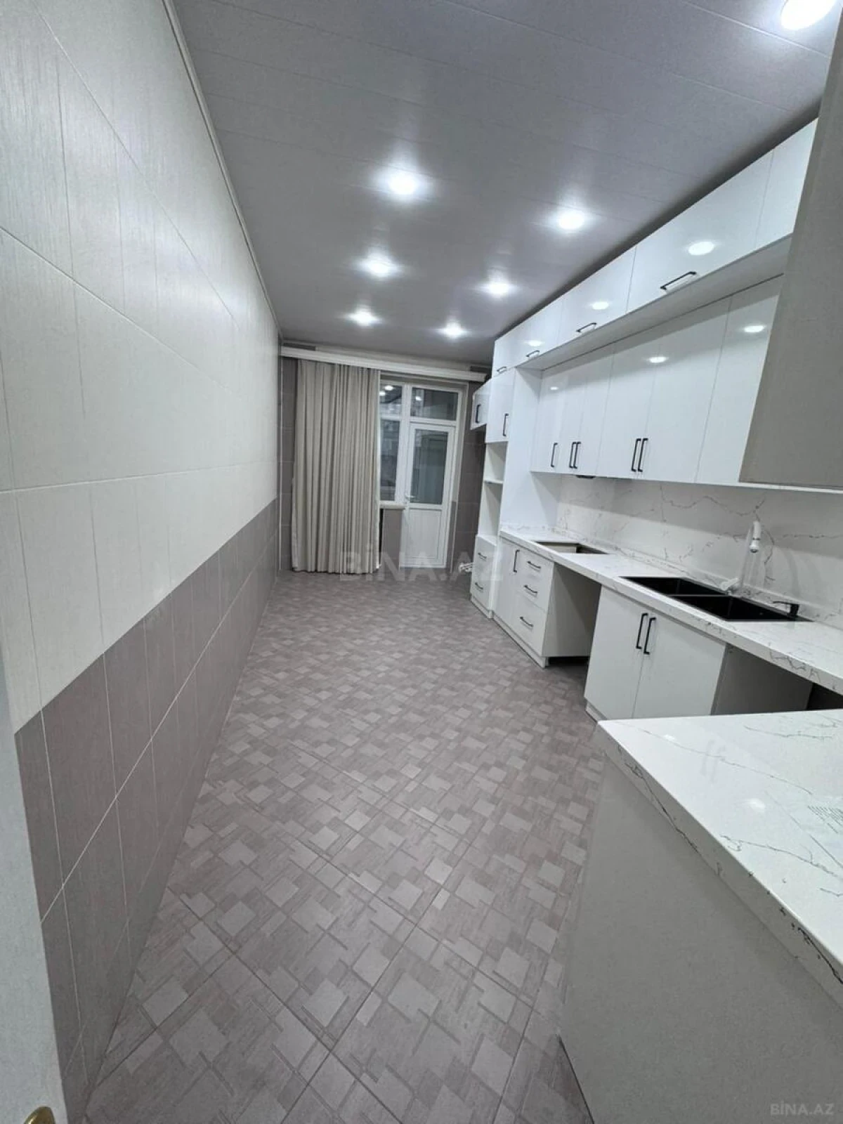 Satılır 4 otaqlı mənzil 160 m²