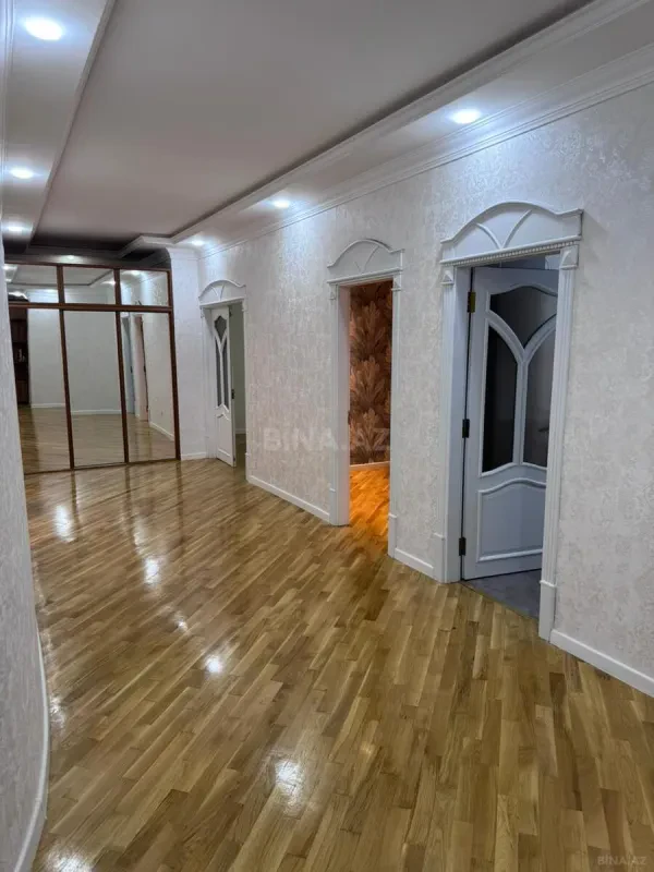 Satılır 4 otaqlı mənzil 160 m²