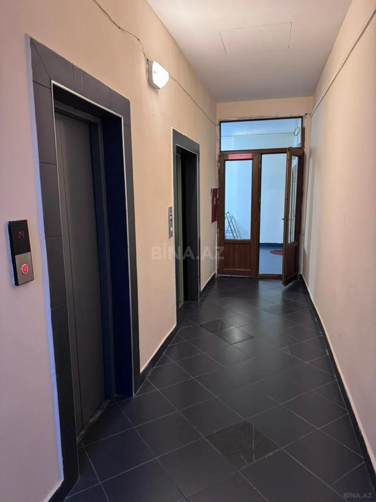 Satılır 4 otaqlı mənzil 160 m²