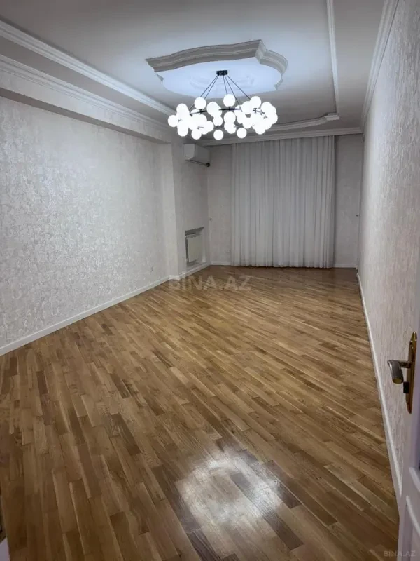 Satılır 4 otaqlı mənzil 160 m²