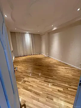 Satılır 4 otaqlı mənzil 160 m²