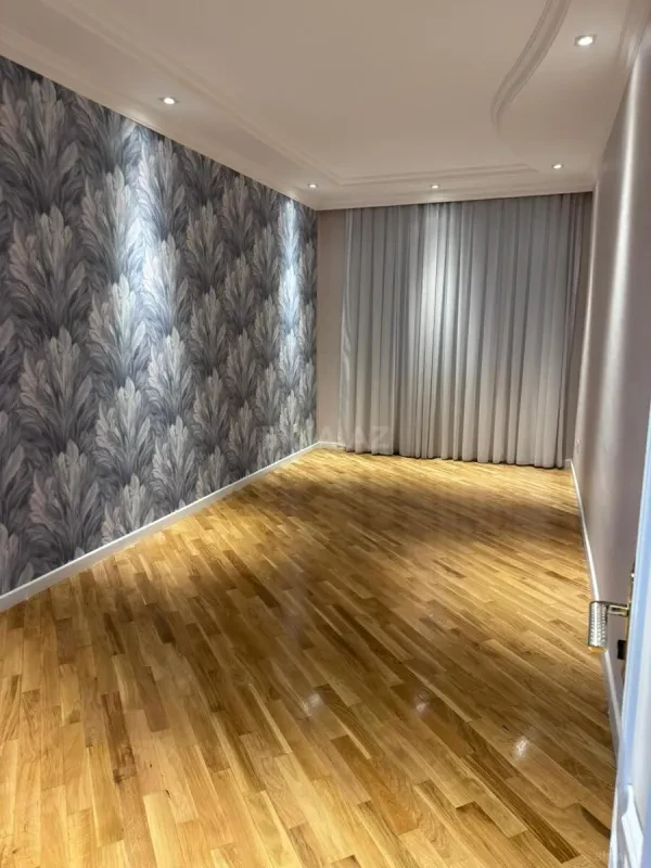 Satılır 4 otaqlı mənzil 160 m²