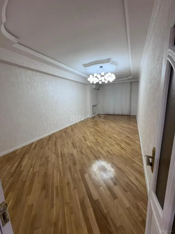 Satılır 4 otaqlı mənzil 160 m²