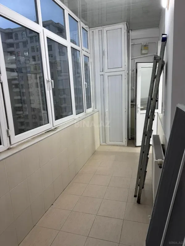 Satılır 4 otaqlı mənzil 160 m²