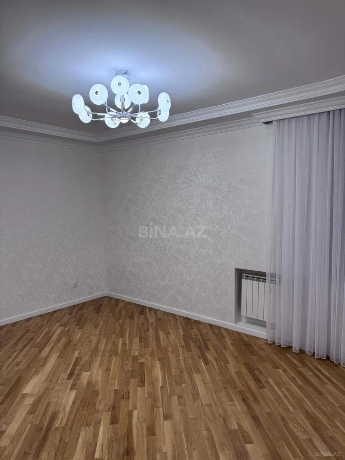 Satılır 4 otaqlı mənzil 160 m²