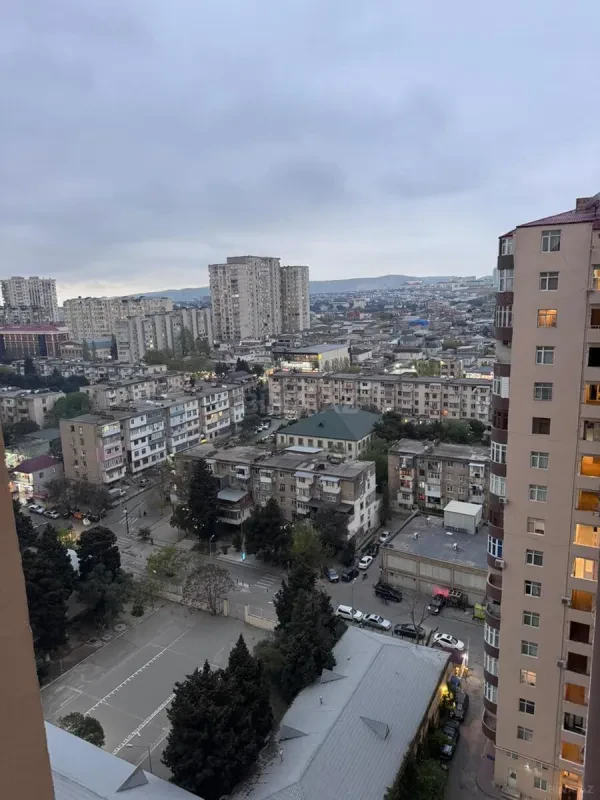 Satılır 4 otaqlı mənzil 160 m²