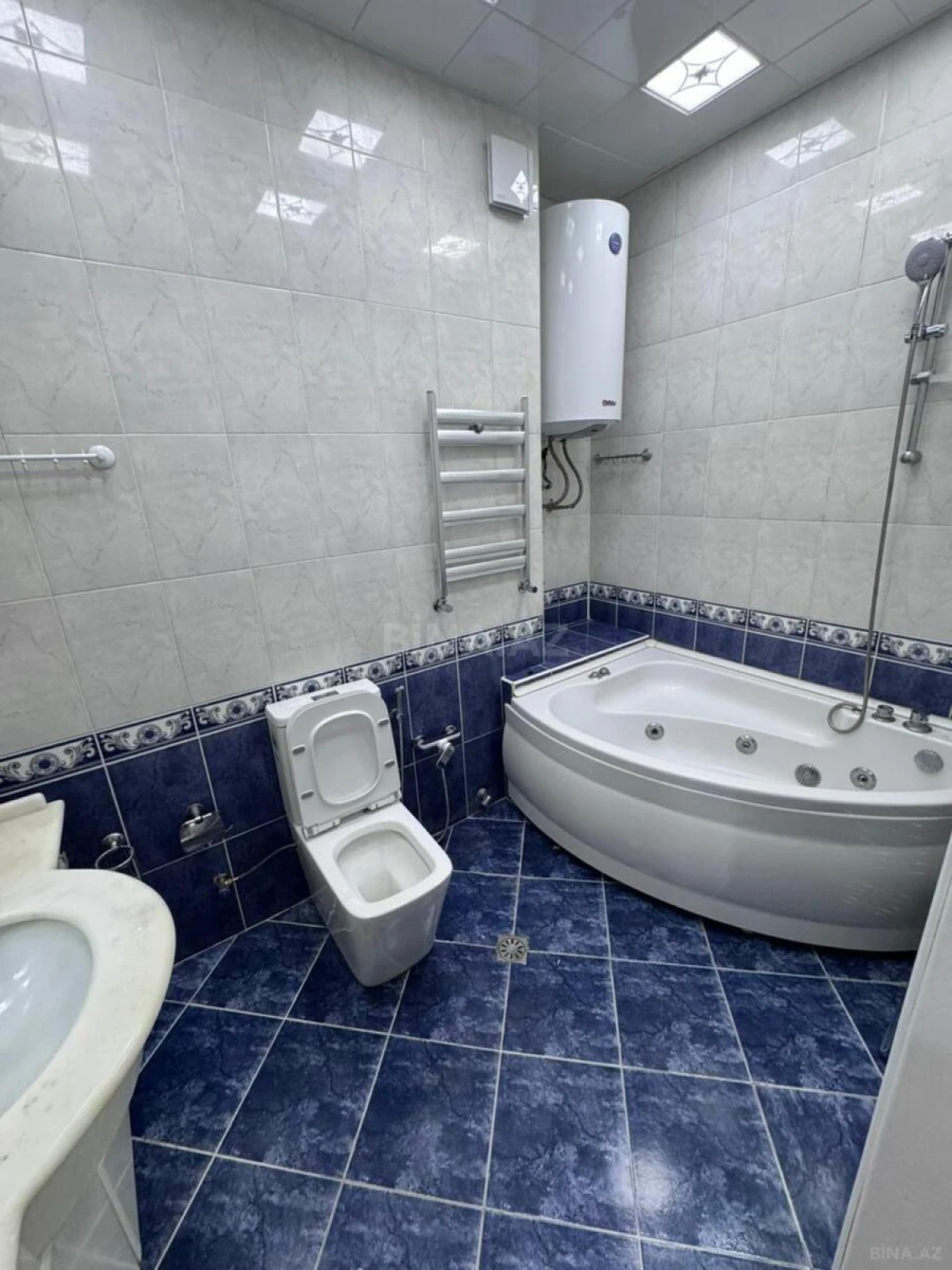 Satılır 4 otaqlı mənzil 160 m²