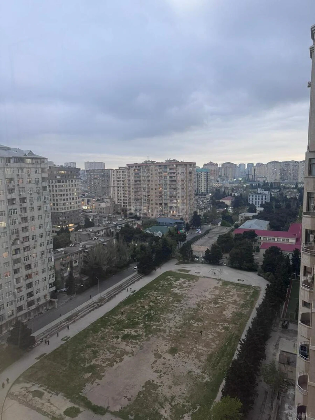Satılır 4 otaqlı mənzil 160 m²