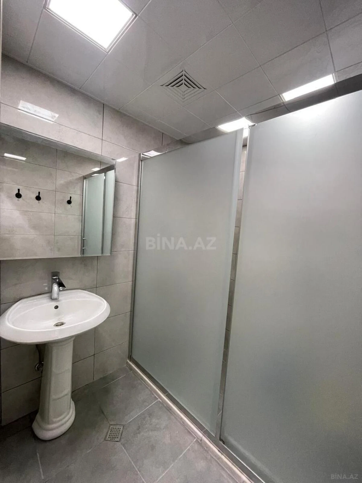 Satılır 3 otaqlı mənzil 98 m²