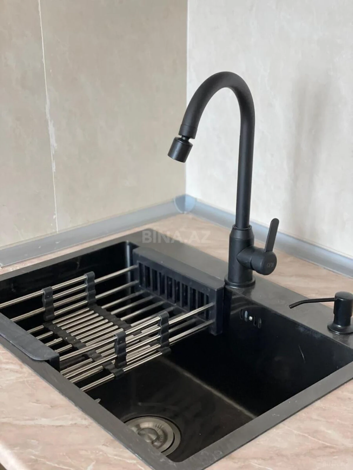 Satılır 3 otaqlı mənzil 98 m²