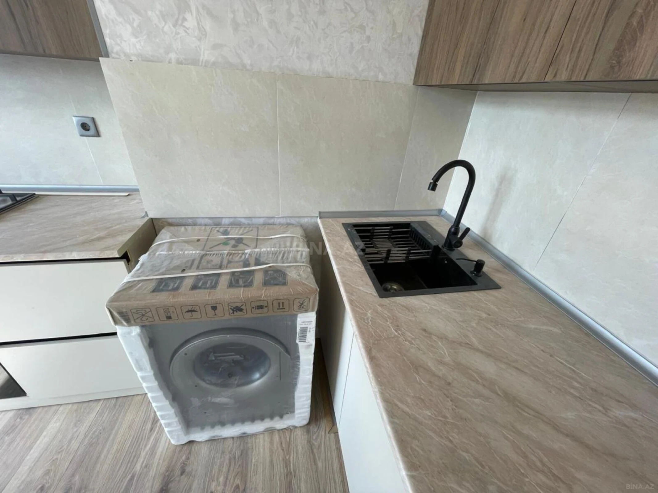 Satılır 3 otaqlı mənzil 98 m²