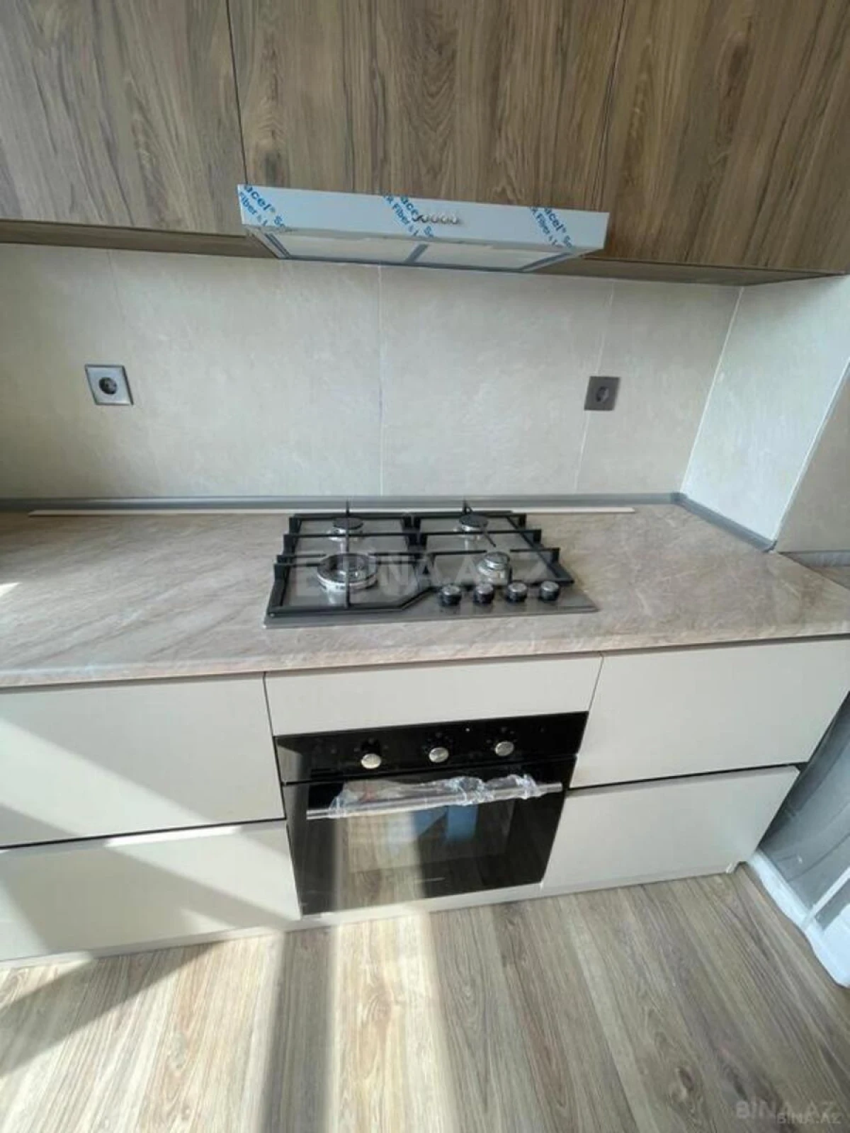 Satılır 3 otaqlı mənzil 98 m²
