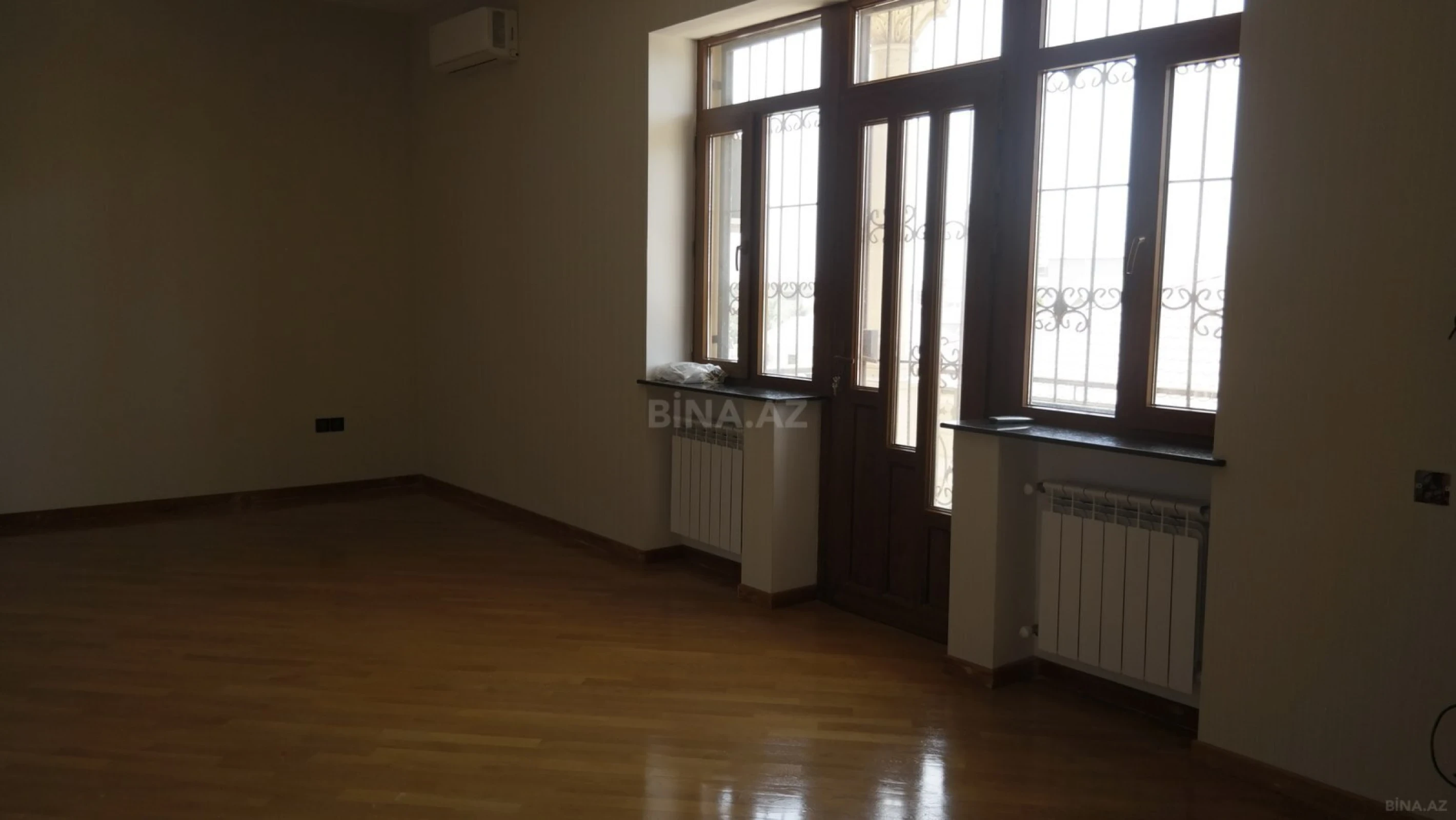Satılır 8 otaqlı həyət evi 311 m²