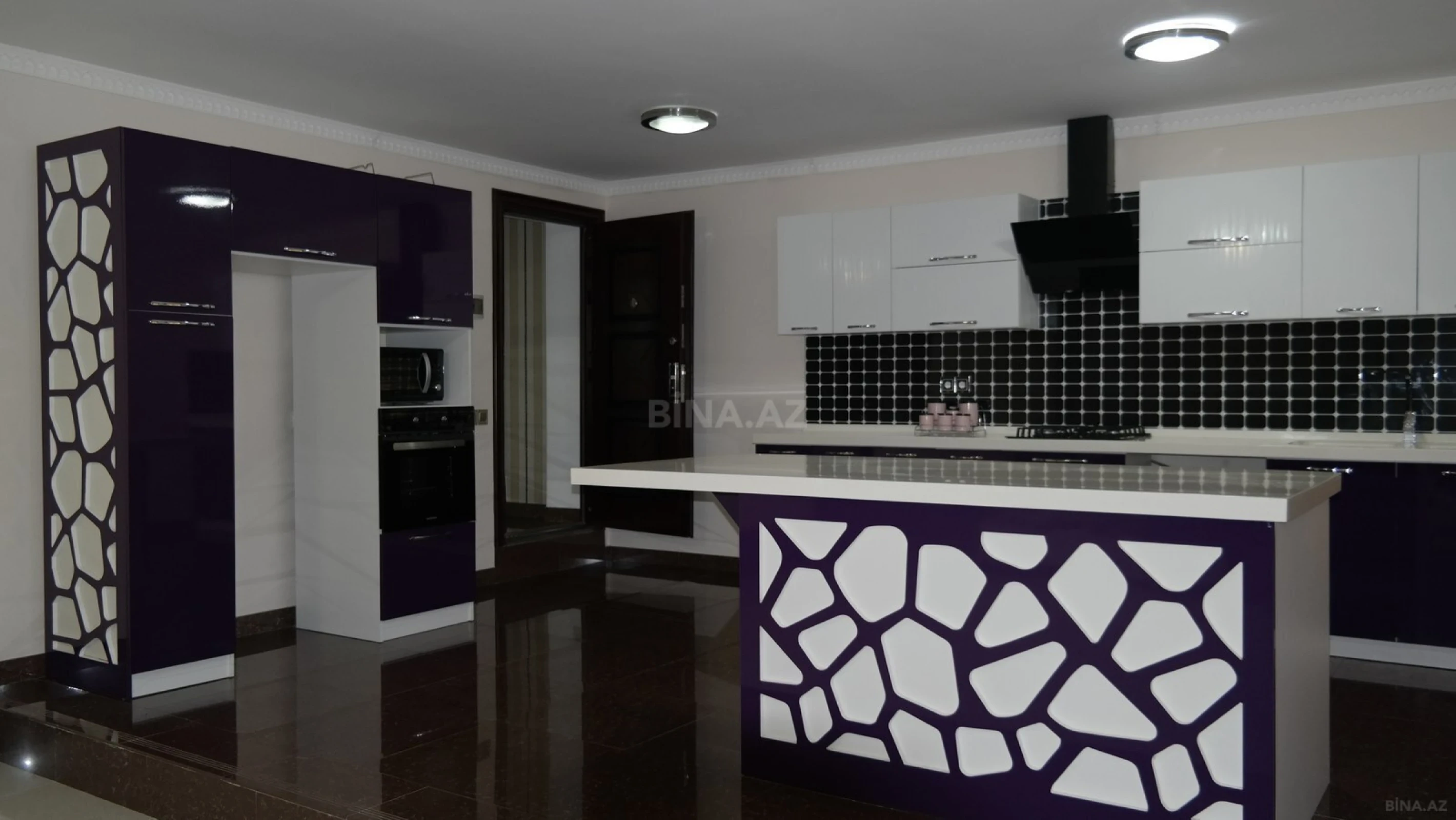Satılır 8 otaqlı həyət evi 311 m²