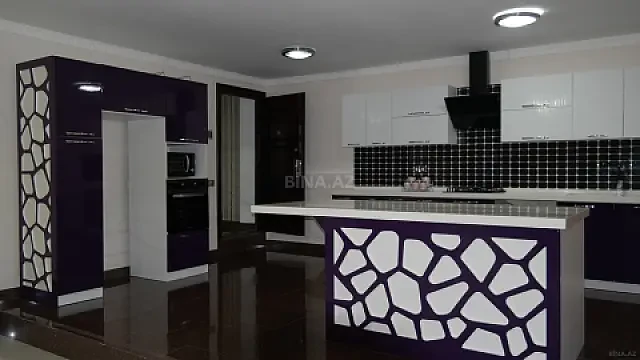 Satılır 8 otaqlı həyət evi 311 m²