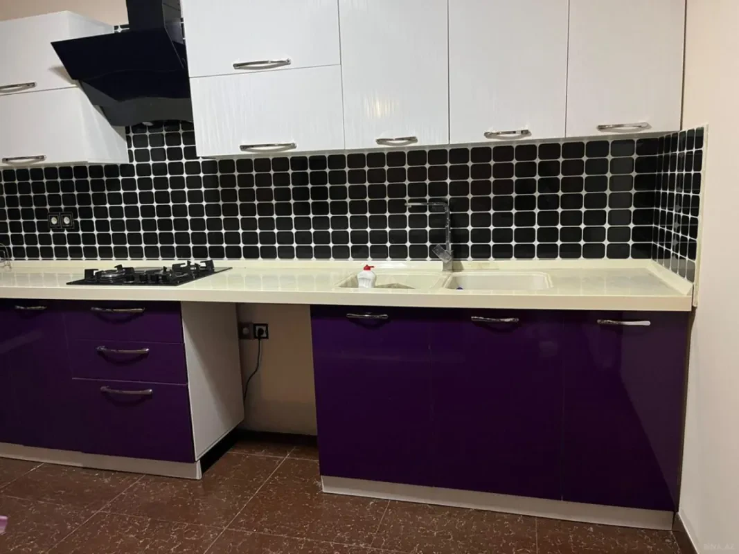 Satılır 8 otaqlı həyət evi 311 m²