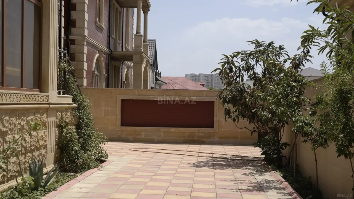 Satılır 8 otaqlı həyət evi 311 m²