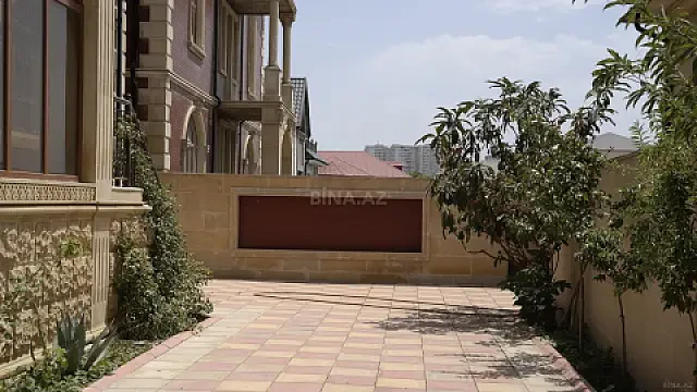 Satılır 8 otaqlı həyət evi 311 m²