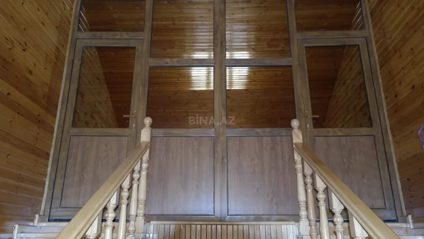 Satılır 8 otaqlı həyət evi 311 m²