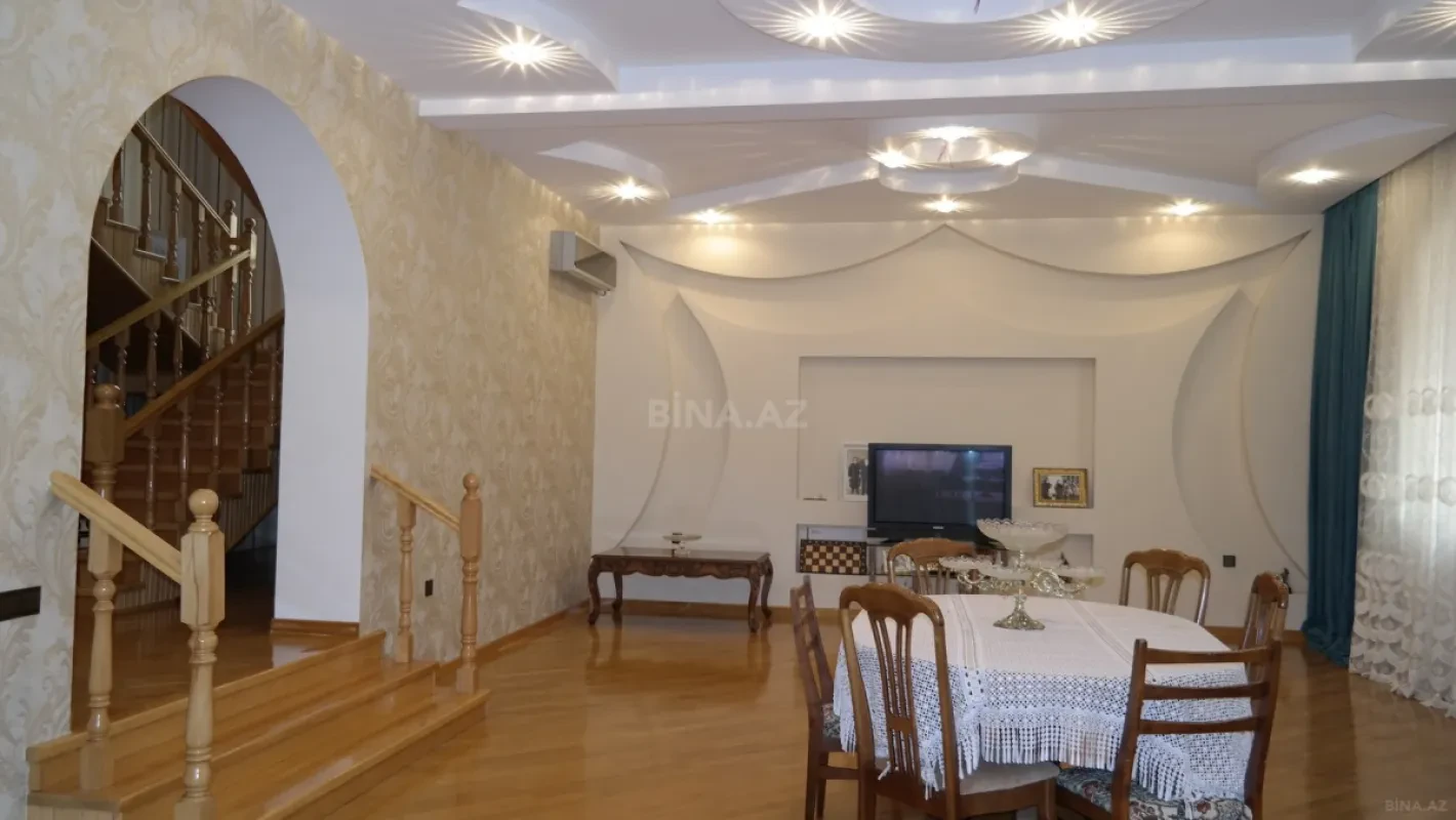 Satılır 8 otaqlı həyət evi 311 m²