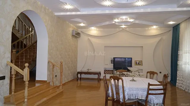 Satılır 8 otaqlı həyət evi 311 m²