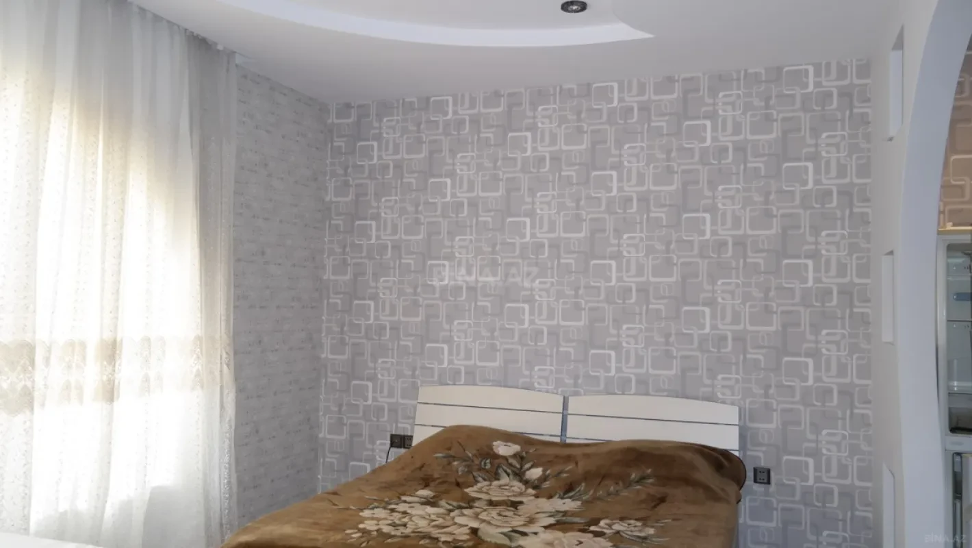 Satılır 8 otaqlı həyət evi 311 m²