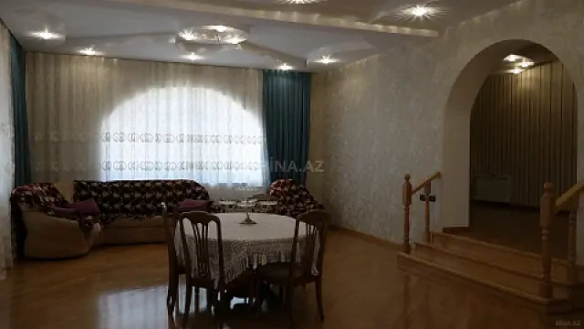 Satılır 8 otaqlı həyət evi 311 m²