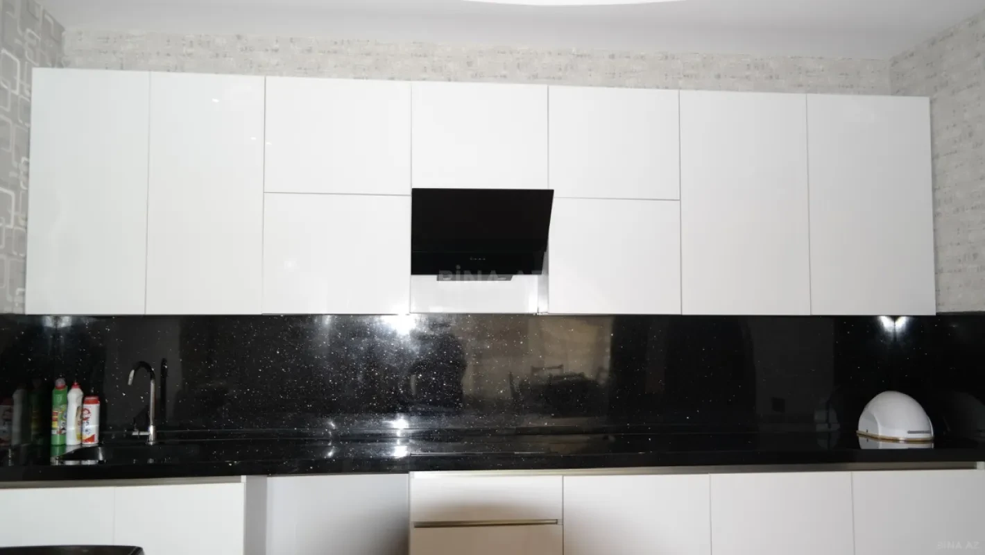 Satılır 8 otaqlı həyət evi 311 m²
